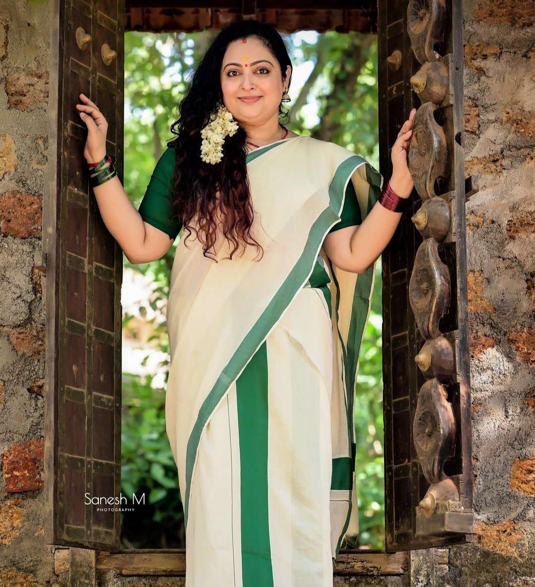 Reshmi Soman receiving the UAE Golden Visa at ECH Digital Celebrity Floor ceremony.